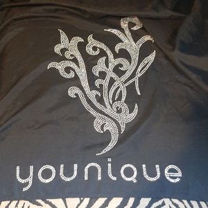 Younique Table cloth